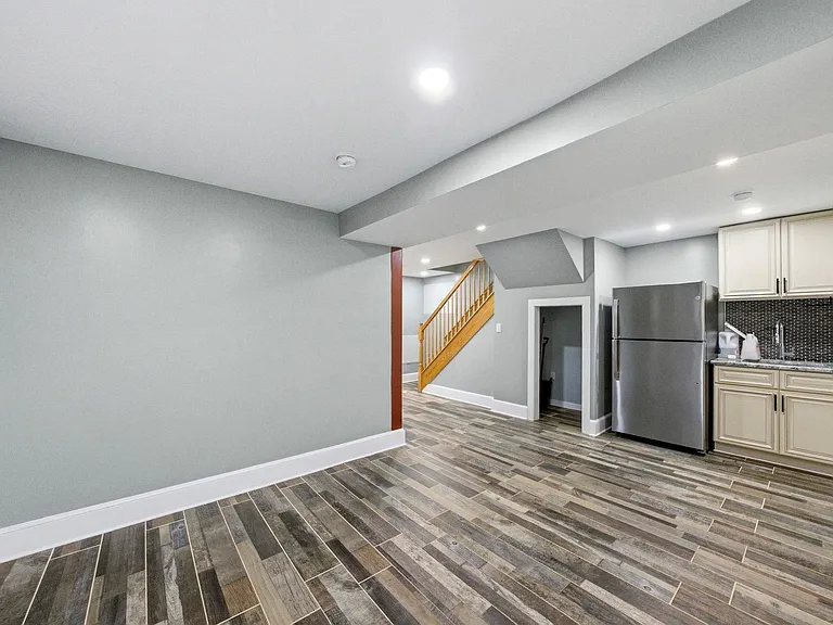245 Jewett Ave — Photo 19