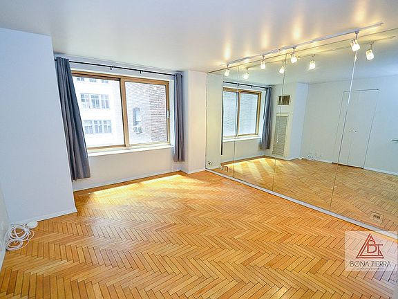 3rd image of 106 Central Park S APT 10O