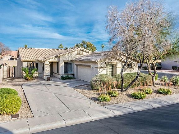 555 S Newport St - MLS-4