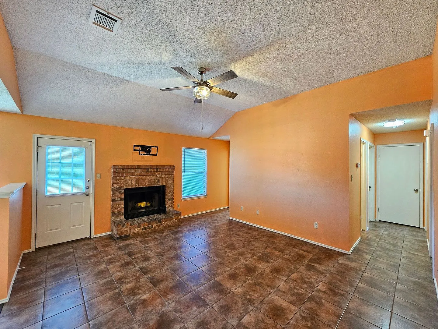 Huge Rent Reduction & Available Now! — Photo 3