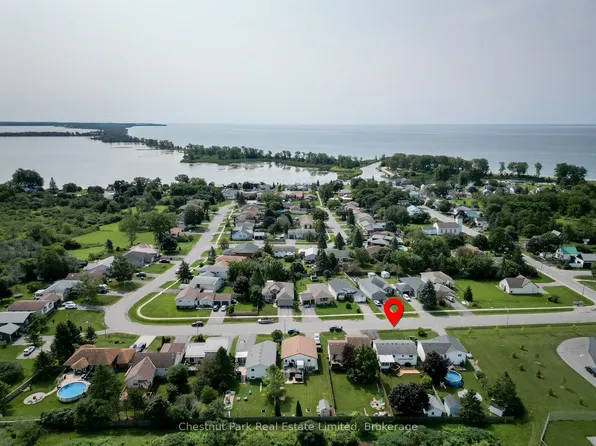4 1st Ave, Prince Edward County, ON K0K 3L0