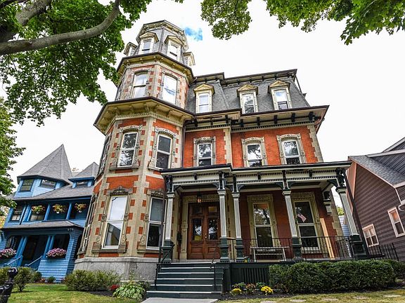 2nd image of 49 Cottage St #5