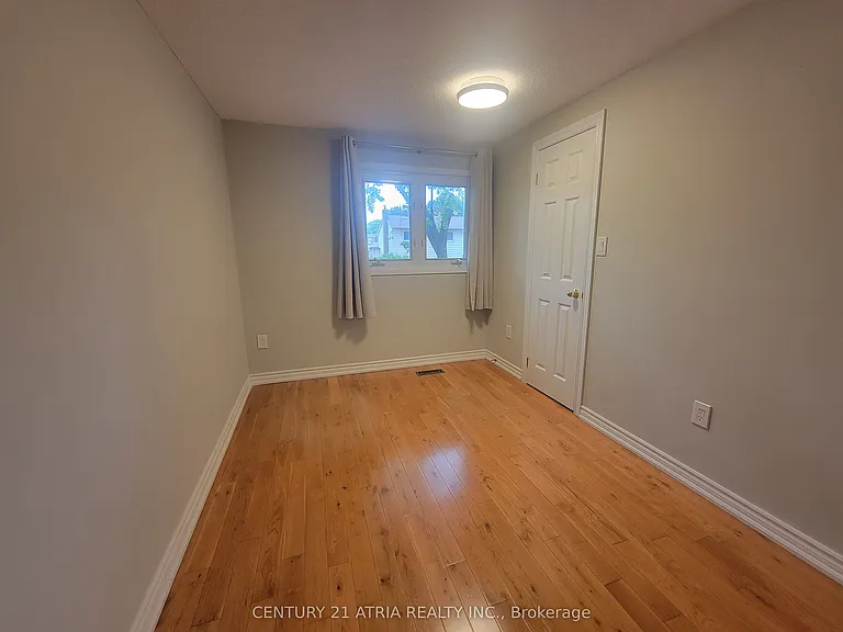 28 Holsworthy Cres — Photo 22