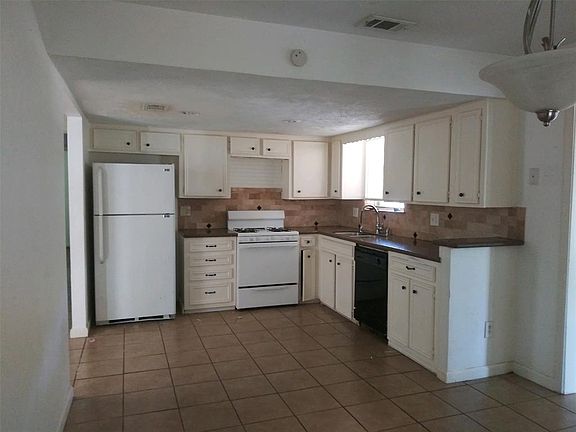 3rd image of 11926 Rhinebeck Dr
