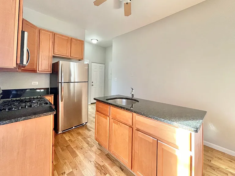 1644 N California Ave — Photo 5