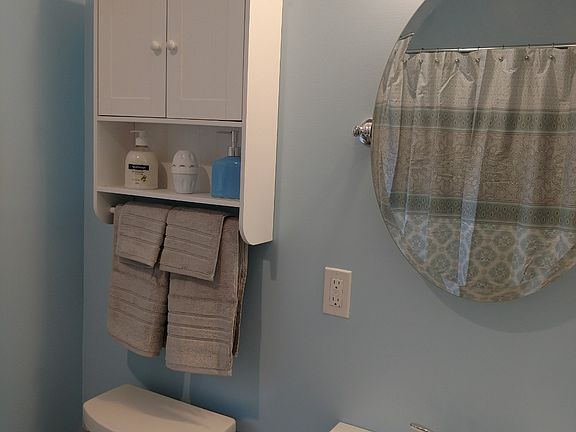 2nd. fl. bath w/shower.