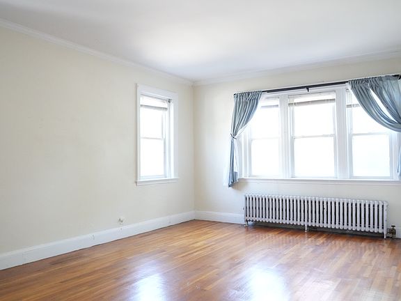 3rd image of 2047 Commonwealth Ave #4