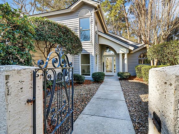3rd image of 10 Knollwood Dr
