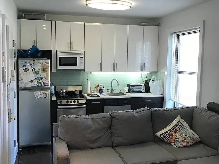 31 Bethune St #4R — Photo 5