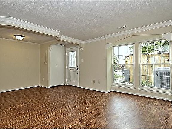 5th image of 402 Pensacola Dr