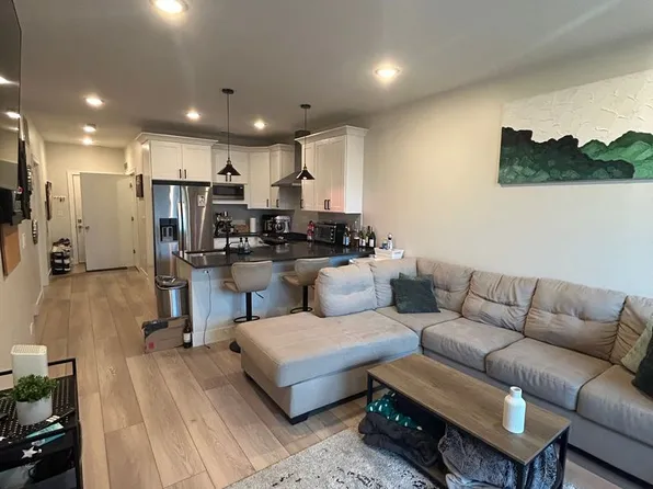 1646 W Belmont Ave #201, Chicago, IL 60657