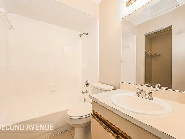 1540 Lake Shore Blvd — Photo 21