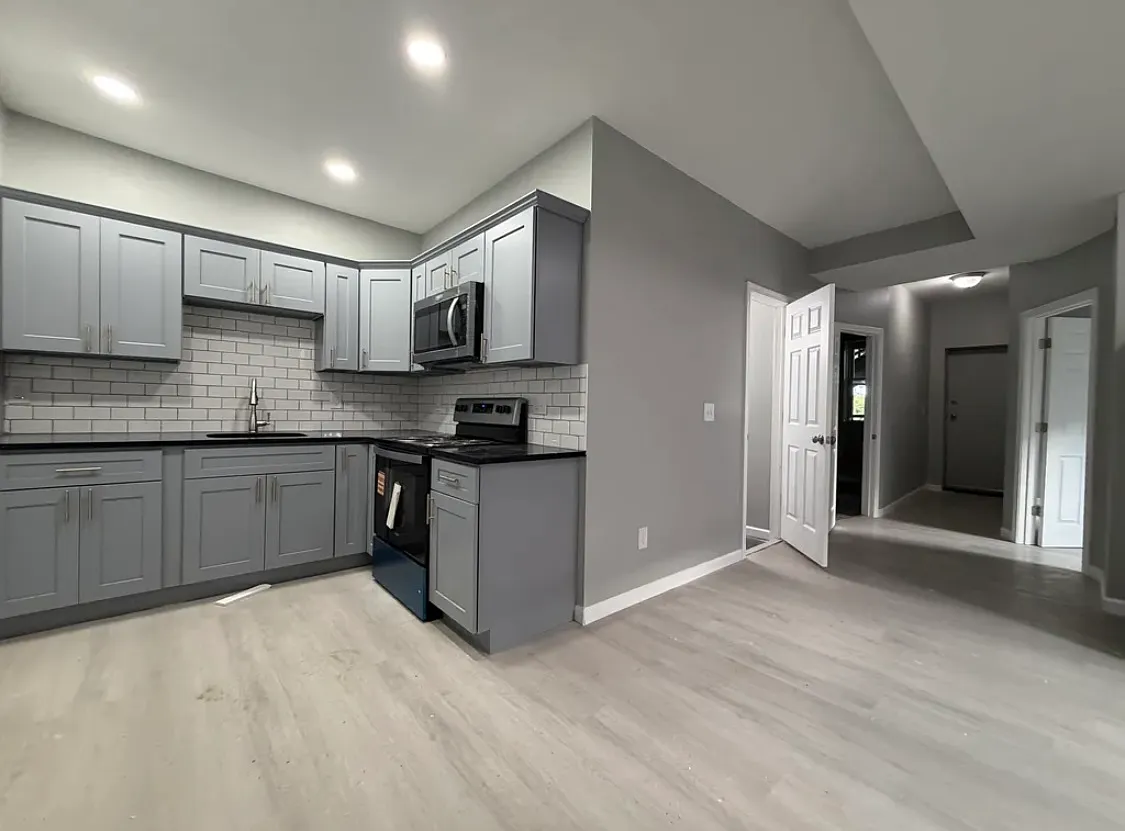 4 bed, 1300 sqft, $1,950 — Photo 1