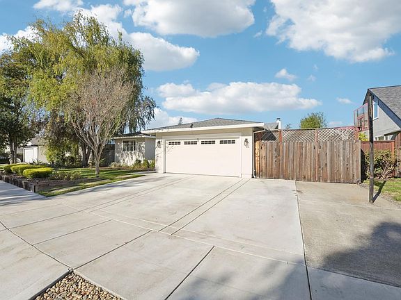 2nd image of 4233 Brookshire Circle