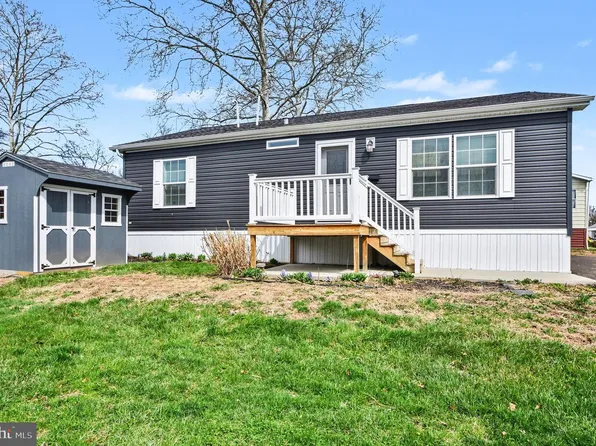 215 Green Hill Dr, Green Lane, PA 18054