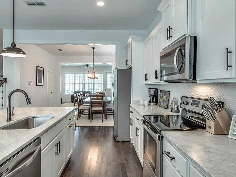 418 Douglas Ave — Photo 14