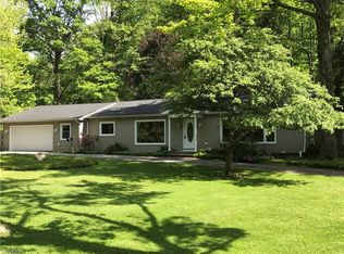 9869 Strawberry Ln, Chesterland, OH 44026