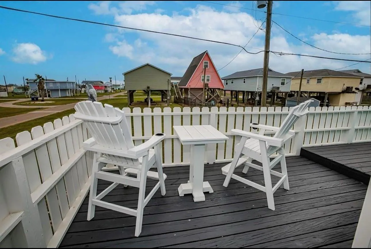 2 bed, 1.0 bath, 776 sqft, $1,900 — Photo 2