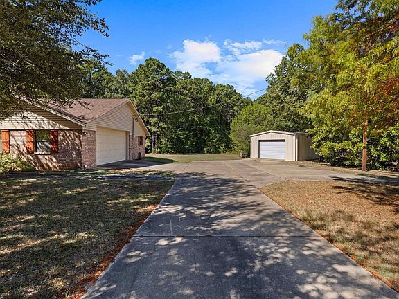 2nd image of 492 Leisure Ln