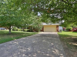 2424 E Elaine Ave, Fayetteville, AR 72703