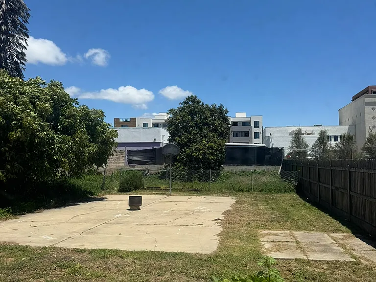 139 S 3rd St — Photo 12