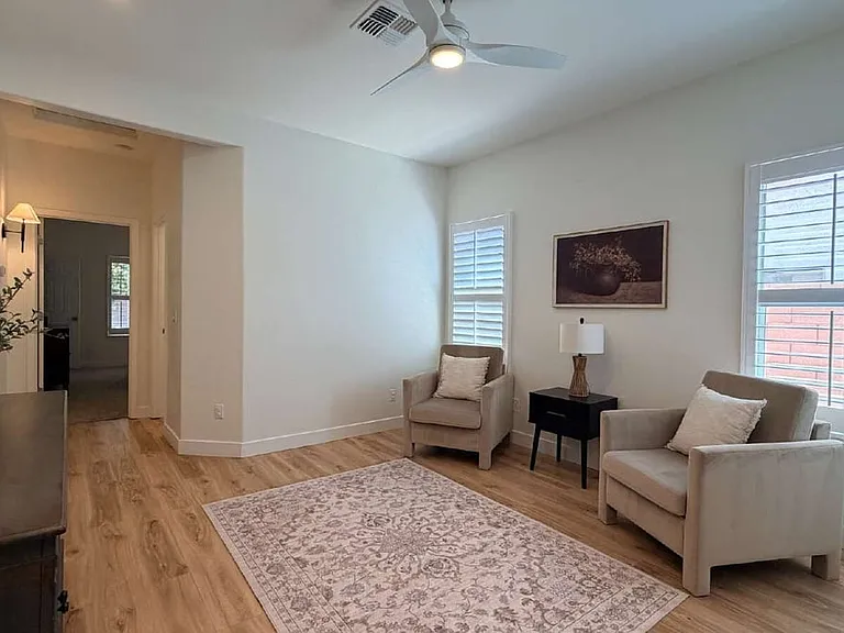 1121 E Powell Way — Photo 17