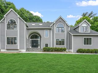 92 Random Farms Dr, Chappaqua, NY 10514