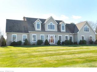 5 Highland Ridge Dr, Suffield, CT 06078