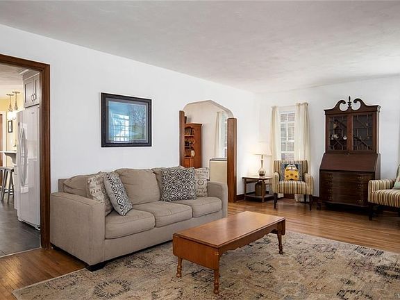 4th image of 343 Louvaine Dr