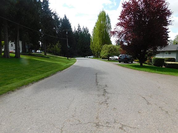 4th image of 17319 17th Ave W