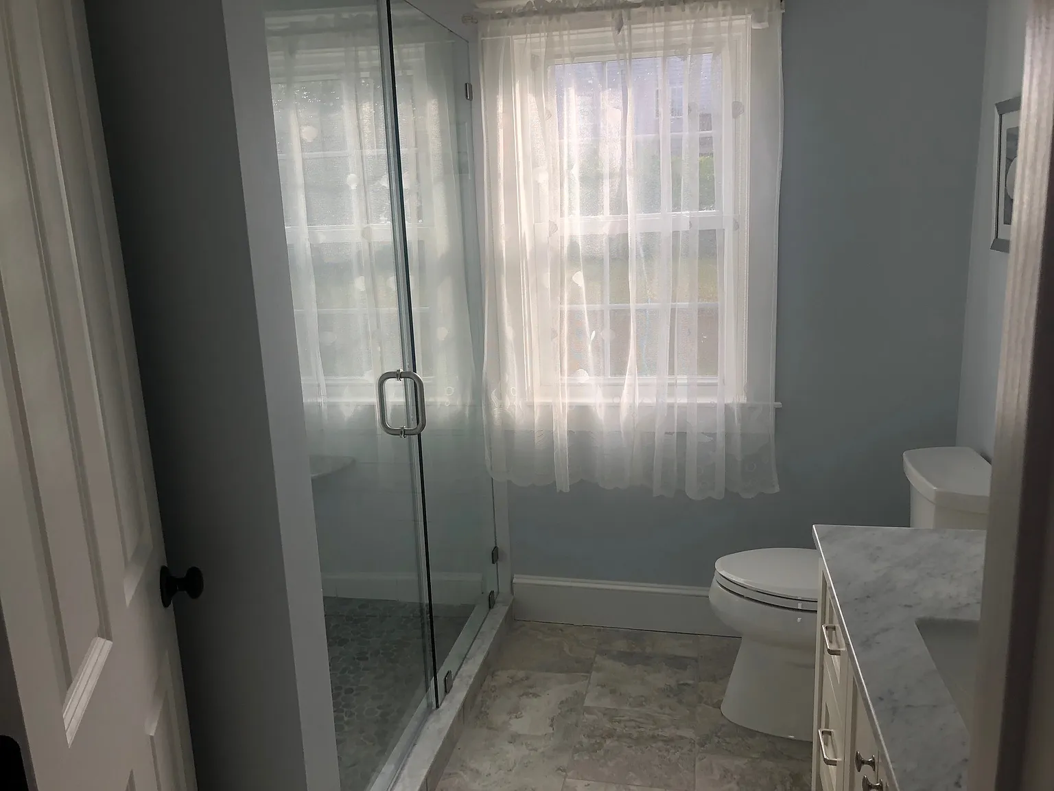 3 bed, 884 sqft, $2,300 — Photo 4