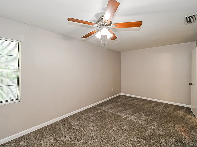 914 Allison St — Photo 10