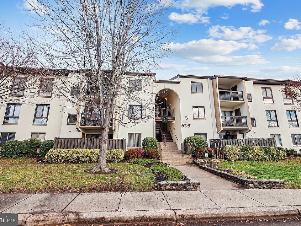 1st image of 605 Center St APT 203