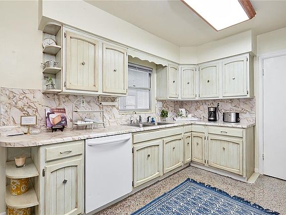 5th image of 1551 W River Ln