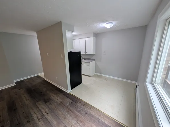 498 Herring Cove Rd #5, Halifax, NS B3R 1W9