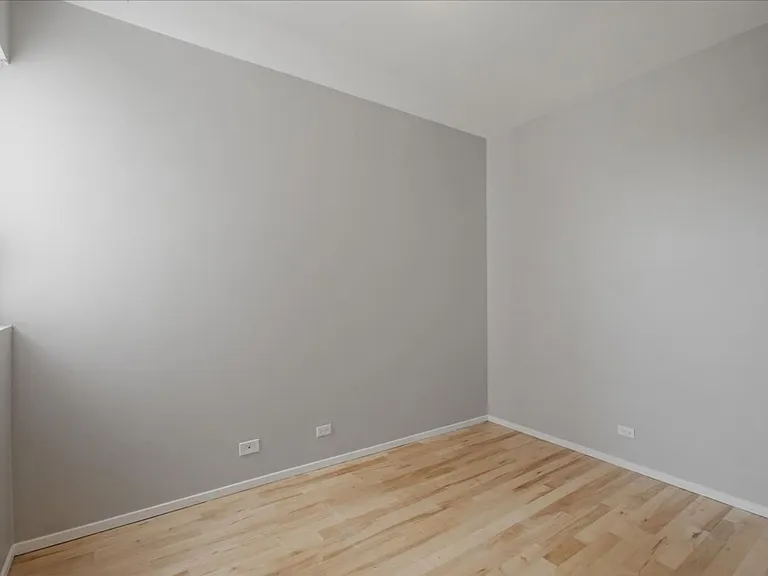 1649 W Cortland St — Photo 32