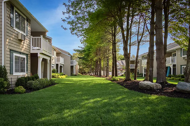 Fairfield Townhouses At Holtsville — Photo 4
