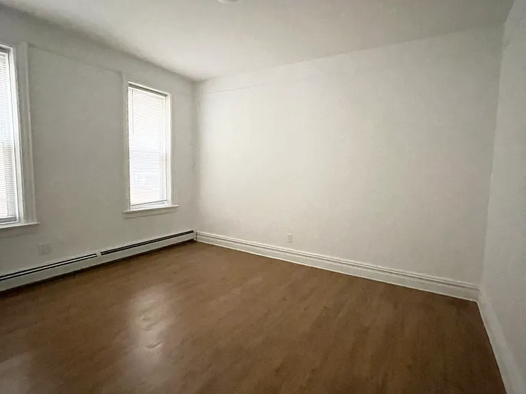 2030 E 12th St #1F — Photo 13