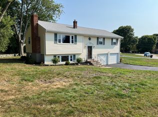 7 Wedgewood Dr, Middletown, RI 02842