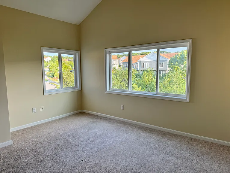 6 Queen Isabella Way — Photo 39