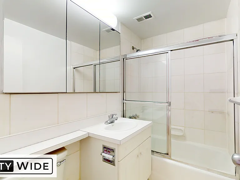 1661 York Ave #6F — Photo 3