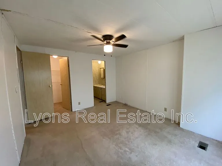 234 Lamplighter Ln — Photo 14