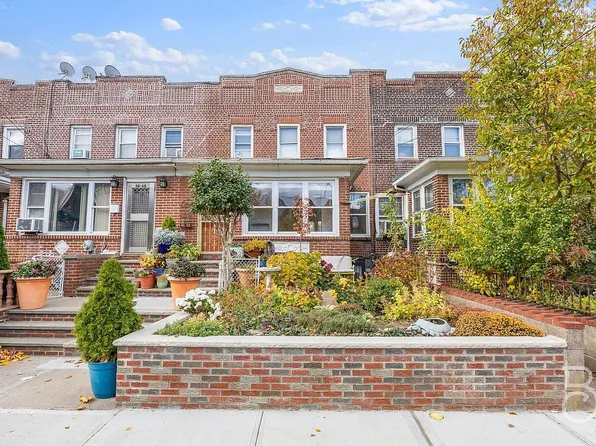 5066 46th St, Woodside, NY 11377