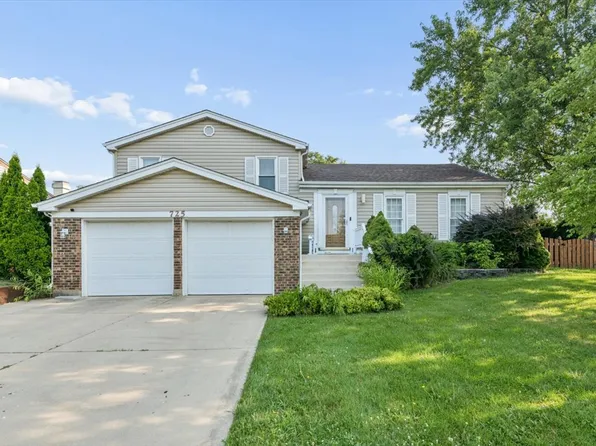 725 Buffalo Cir, Carol Stream, IL 60188