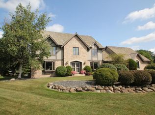 4079 S Wilshire Ct, New Berlin, WI 53151
