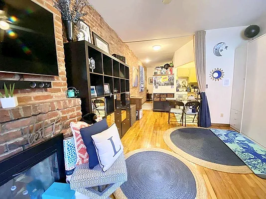 Rented by Manhattan Spaces | media 8