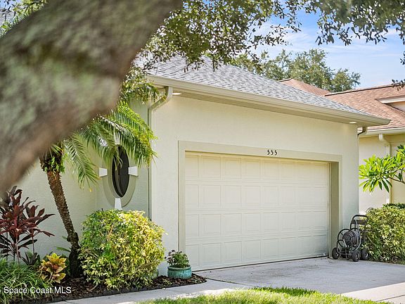 4th image of 555 Greenleaf Ln