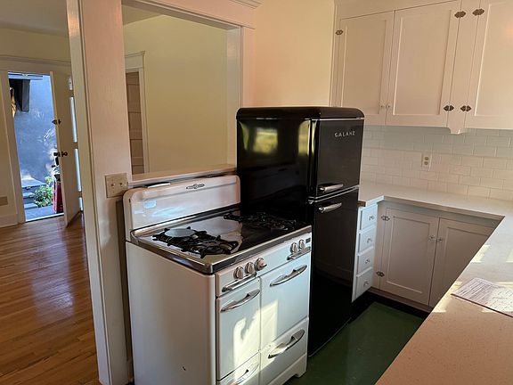 4th image of 700 Echo Park Ave