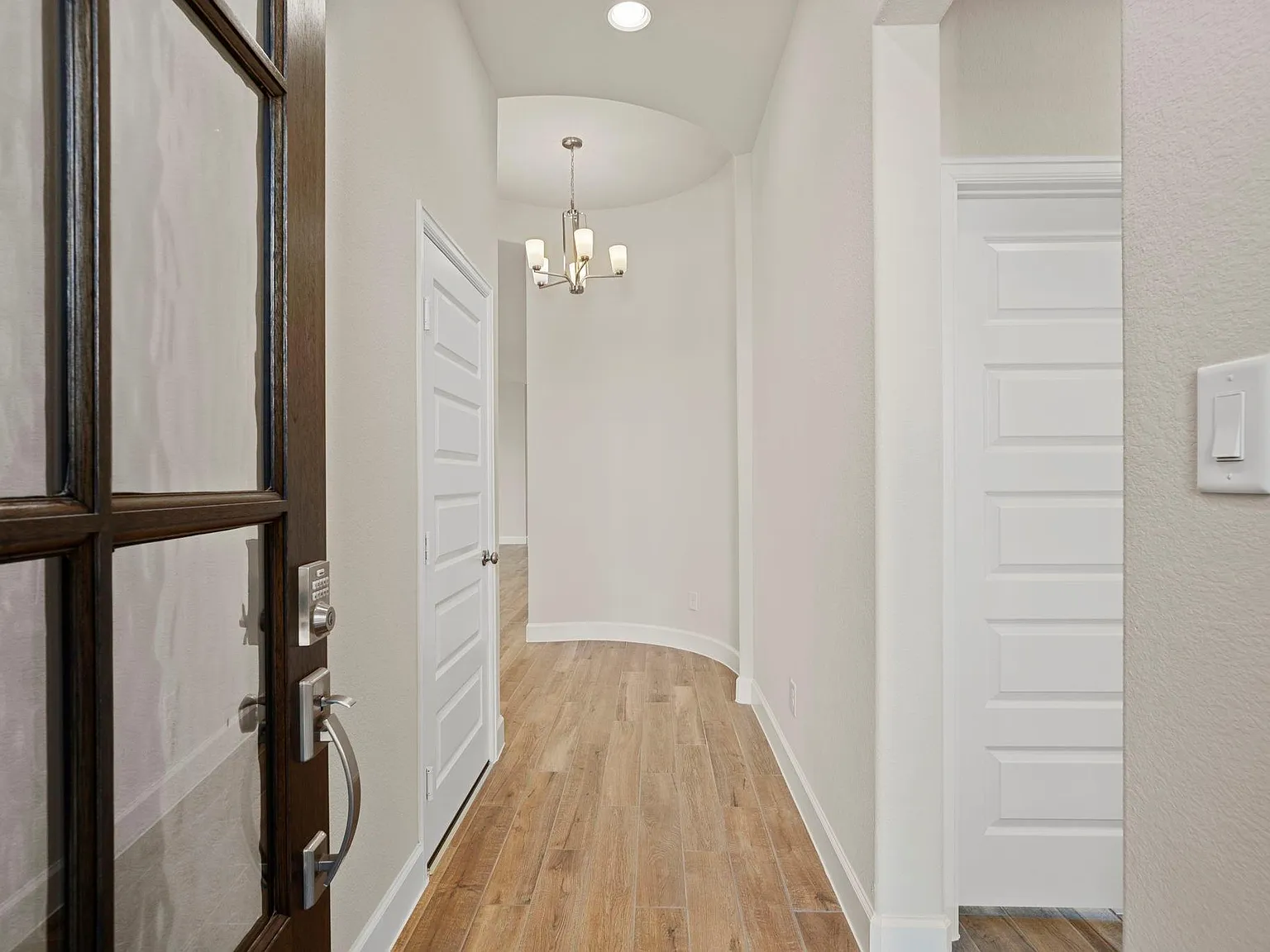 3 bed, 2.5 bath, 1743 sqft, $2,100 — Photo 3