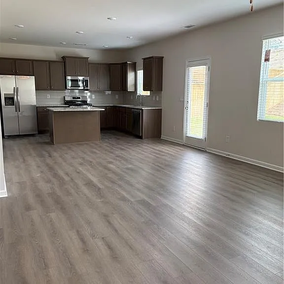 153 Bloomfield Cir — Photo 3